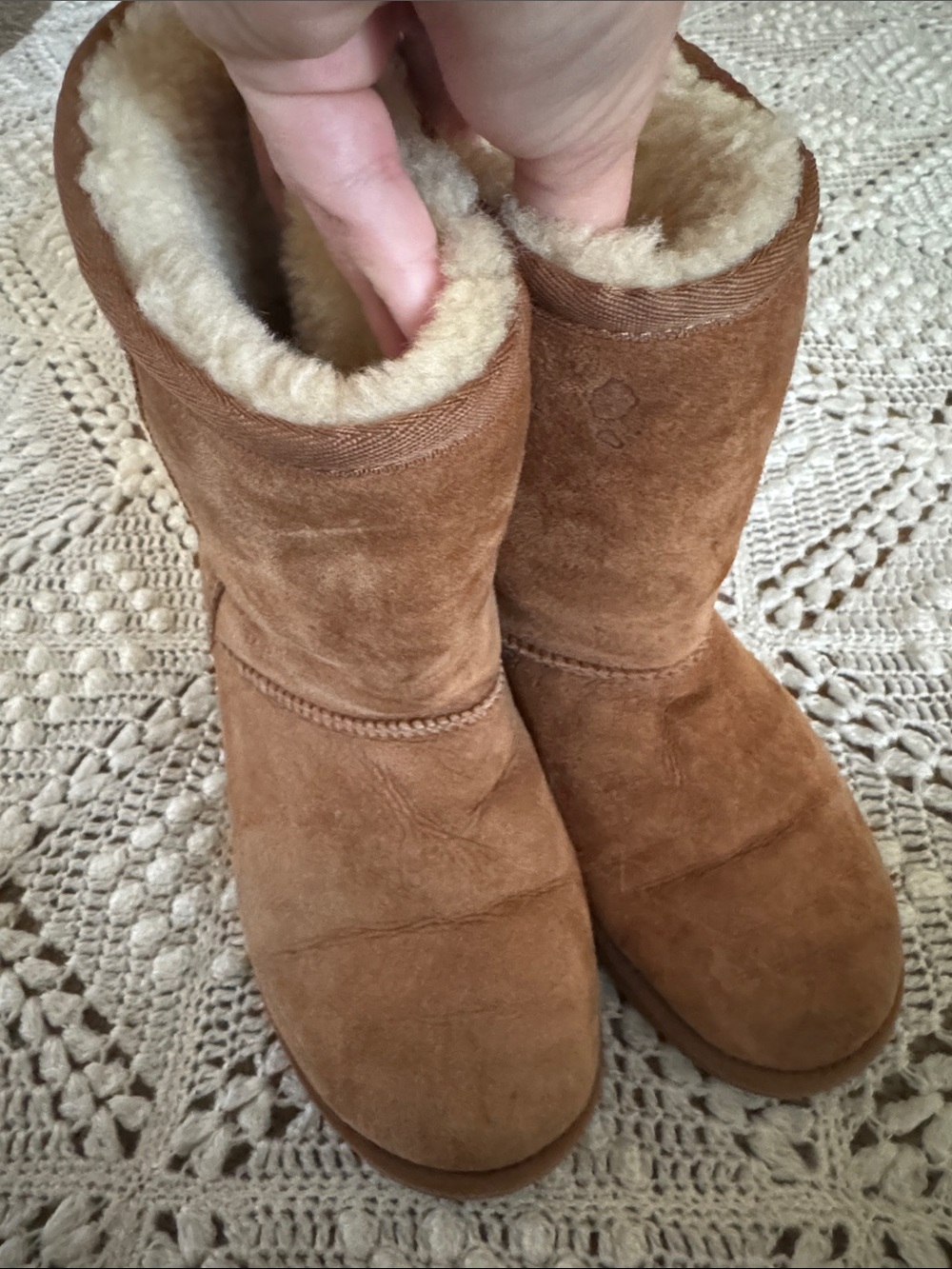 UGG‎ Classic Short Suede Boots - Chestnut